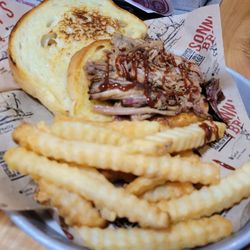 Sonny's BBQ - Kids' pulled pork with fries