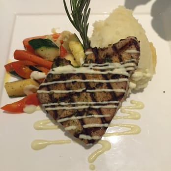 Cafe Julia - Garlic ahi - Cafes Near Me - Honolulu, Hawaii