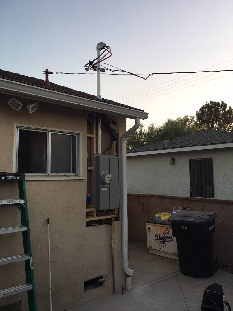 Slide of Laredo Solar & Electric