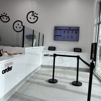 Crumbl - Davenport - Inside - Bakeries Near Me - Davenport, Florida