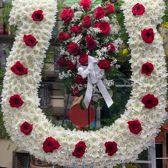 Bouquets & Baskets - Horse shoe standing sympathy easel spray - Florists Near Me - Jersey City, New Jersey Bouquets & Baskets - Horse shoe standing sympathy easel spray - Florists Near Me - Jersey City, New Jersey