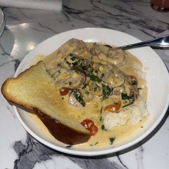 Breakfast At Barneys - Queen Shrimp & Grits - Breakfast & Brunch Near Me - Atlanta, Georgia Breakfast At Barneys - Queen Shrimp & Grits - Breakfast & Brunch Near Me - Atlanta, Georgia