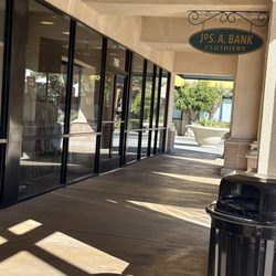 JoS. A. Bank - Outside of building
