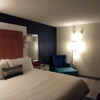 Hotel Indigo Mount Pleasant - bedside easy chair and ottoman - Hotels Near Me - Mount Pleasant, South Carolina Hotel Indigo Mount Pleasant - bedside easy chair and ottoman - Hotels Near Me - Mount Pleasant, South Carolina