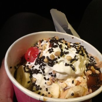 Baskin-Robbins - The worst and most skimpiest banana Royale I've ever had! - Ice Cream & Frozen Yogurt Near Me - Long Beach, California Baskin-Robbins - The worst and most skimpiest banana Royale I've ever had! - Ice Cream & Frozen Yogurt Near Me - Long Beach, California