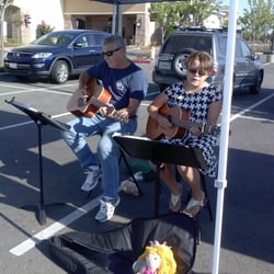 Foothill Farmers' Market - Live entertainment