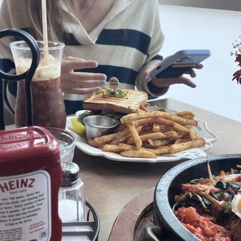 Sweet Maple - Breakfast & Brunch Near Me - Santa Monica, California