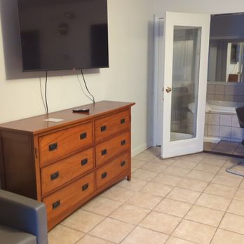 Salisbury Inn Motel - Living area off jacuzzi room - Hotels Near Me - Salisbury, Massachusetts Salisbury Inn Motel - Living area off jacuzzi room - Hotels Near Me - Salisbury, Massachusetts