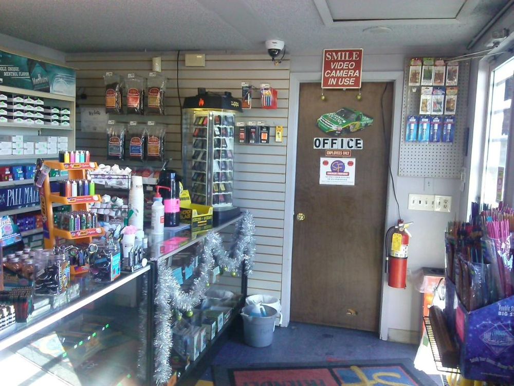 SMOKER FRIENDLY Updated October 2024 320 Elk St, Rock Springs