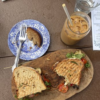 maman - katie chicken sandwich - Bakeries Near Me - Arlington, Virginia