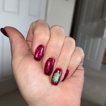 Beli Nails - Christmas manicure - Nail Salons Near Me - Pittsburgh, Pennsylvania
