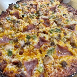 Bierdock Brewery - Ham, green peppers, chicken and sausage cauliflower pizza