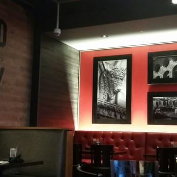 Dave & Buster's Buffalo - Walden Galleria - Dining room - Sports Bars Near Me - Buffalo, New York