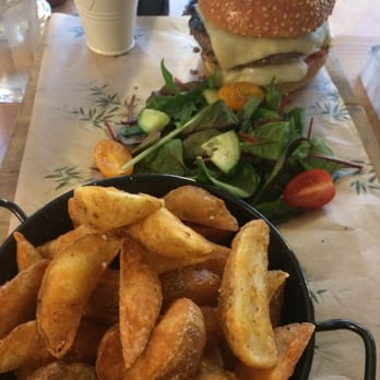 Bayards Cove Inn - Wedges and chorizo burger - Spanish Near Me Bayards Cove Inn - Wedges and chorizo burger - Spanish Near Me