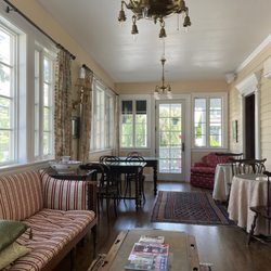 Samuel Sewall Inn - Inside living room area