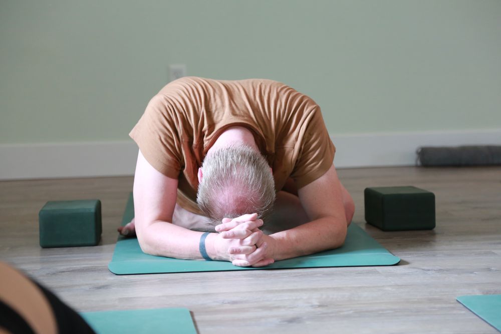 Rhoswyn Wellness Logo