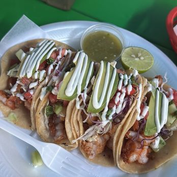 Mariscos El Nayarita - Food Trucks Near Me - Bakersfield, California