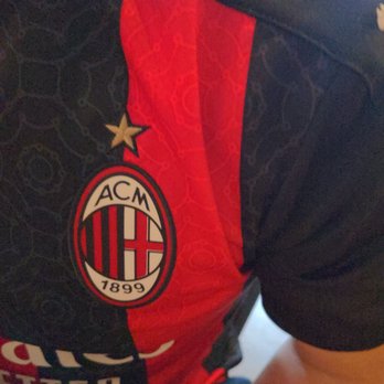 Nomad World Pub - Weird AC Milan fan. - Pubs Near Me - Milwaukee, Wisconsin