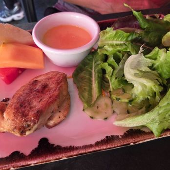 Barry's - Salad with Chicken - International Near Me - Grindelwald, BE Barry's - Salad with Chicken - International Near Me - Grindelwald, BE