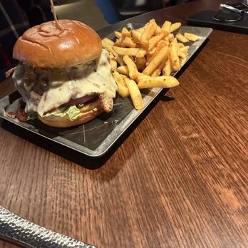 Puttshack - Burger - Venues & Event Spaces Near Me - Skokie, Illinois