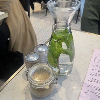 Half Cup - Cafes Near Me - London, XGL