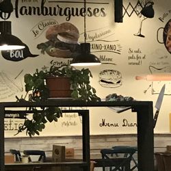 Tolino - Gastro Bar Tolino . Una carta con una gran variedad de hamburguesas , bocadillos ,etc