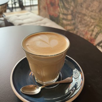 La Pepiniere des Batignolles - Cappuccino au lait d'avoine (oat milk cappuccino) - Cafes Near Me - Paris, 75