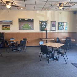 Rocky's Pizza - Seating