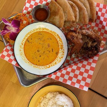 Chiang Rai - Yellow curry, Roti, Fried Chicken - Thai Near Me - Long Beach, California Chiang Rai - Yellow curry, Roti, Fried Chicken - Thai Near Me - Long Beach, California