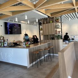 Squeeze Juicery - Inside