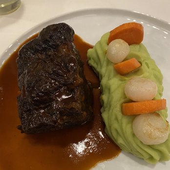 Bin 100 Restaurant - Boneless Short Rib- Slow roasted in a Rioja sauce with carrots and pearl onions served with cauliflower spinach potato mash - Italian Near Me - Milford, Connecticut