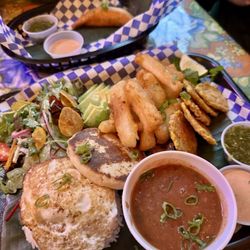 El Caimán Gordo - Vegetarian bandeja platter