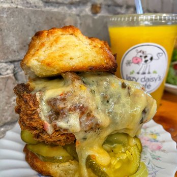Lazy Daisy's Cafe - Cafes Near Me - Toronto, Ontario