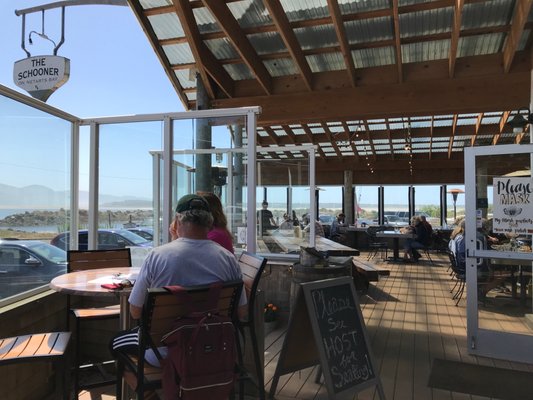 The Schooner Restaurant & Lounge by null