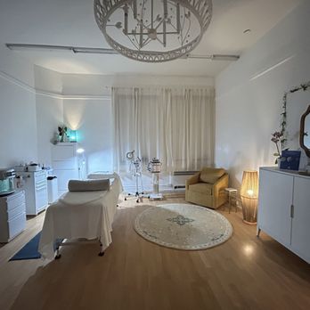 Facials & Waxing By Joice - Facial room - Waxing Near Me - Montclair, New Jersey Facials & Waxing By Joice - Facial room - Waxing Near Me - Montclair, New Jersey
