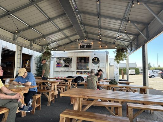 El Viejón Taquería y Mariscos food truck by null