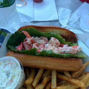 Claws - AMAZING lobster roll! - Seafood Near Me - West Sayville, New York