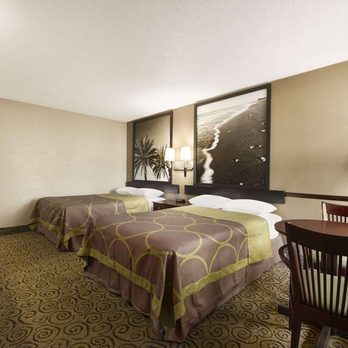 Super 8 by Wyndham Ormond Beach - 2 Double Bed Room - Hotels Near Me - Ormond Beach, Florida