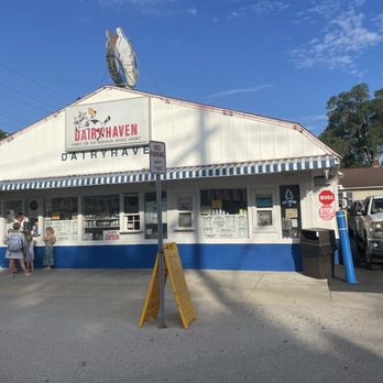 Dairy Haven - Front - Walk Up Ordering - Ice Cream & Frozen Yogurt Near Me - Caseyville, Illinois