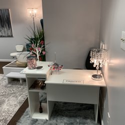 Painted Nail Salon - Reception