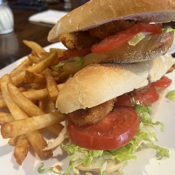 Popei's Clam Bar - Shrimp poboy - Seafood Near Me - Bethpage, New York