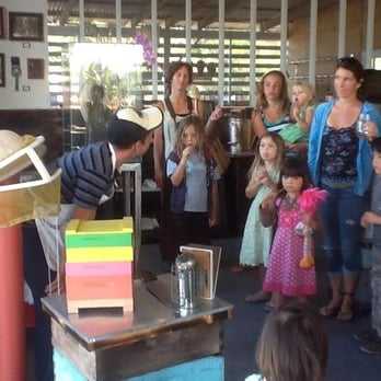 Big Island Bees - Young visitors - Honey Near Me - Captain Cook, Hawaii