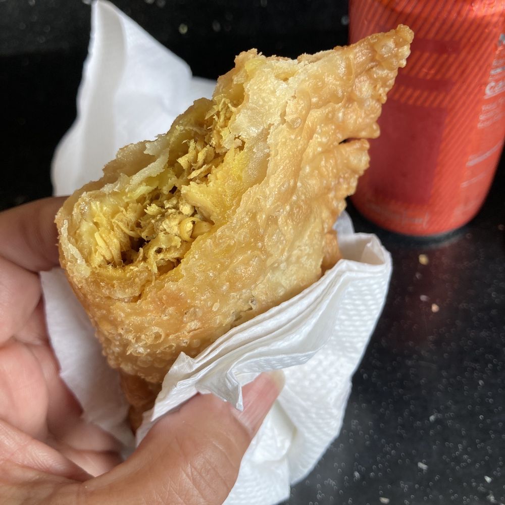 Los Chamos Arepas - Empanadilla De Pollo Queso - Venezuelan Near Me - Carolina, Puerto Rico Los Chamos Arepas - Empanadilla De Pollo Queso - Venezuelan Near Me - Carolina, Puerto Rico
