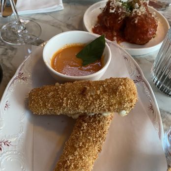 Lupo - Mozzarella Sticks, Meatballs - Italian Near Me - Banff, Alberta