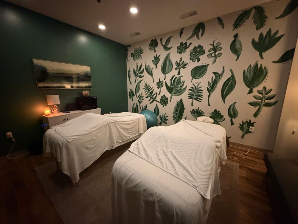 Sanctuary Massage & Spa Logo