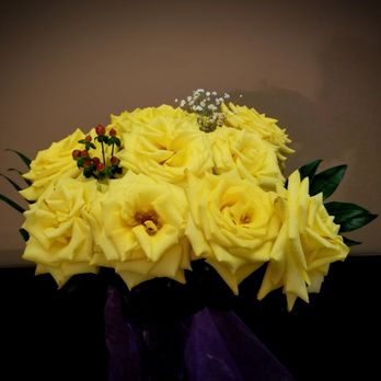 Harris Teeter - Yellow roses - Pharmacy Near Me - New Bern, North Carolina