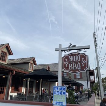 Mojo Old City BBQ - Mojos BBQ outside sitting area - Barbeque Near Me - St. Augustine, Florida