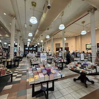 Barnes & Noble - The first floor - Bookstores Near Me - New York, New York