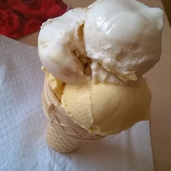 Eiscafé Eisbär - Weiße Schokolade und Mango - NOM NOM - Ice Cream & Frozen Yogurt Near Me - Wulkenzin, MV