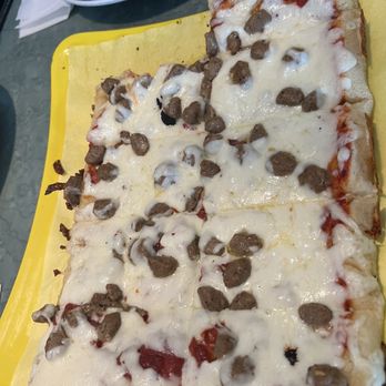 Cuscatlan Comida Salvadoreña - Large deep dish pizza with sausage - Salvadoran Near Me - Escondido, California Cuscatlan Comida Salvadoreña - Large deep dish pizza with sausage - Salvadoran Near Me - Escondido, California